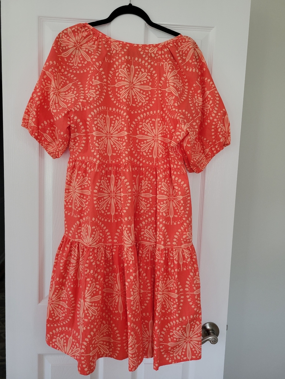 Uncle Frank NWOT Size Large  Coral and Cream Tiered Midi Dress - Picture 2 of 7